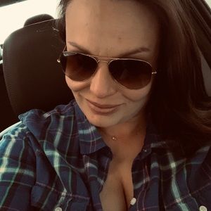 Meet your Posher, Sharon